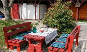 Tavaszi piknik a kertben